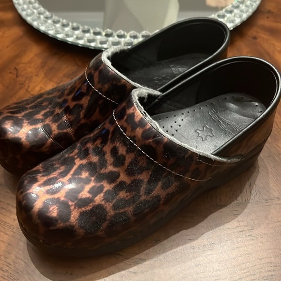 Dansko closed back clogs 37 patent leather - Picture 2 of 8